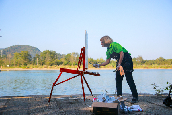 中国写生大会进行时之法国画家授玛丽?罗兹(Marie Rauzy) 中国写生大会进行时之法国画家授玛丽?罗兹(Marie Rauzy)