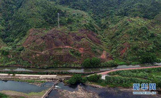 这是陡岭下遗址全景（2016年9月摄）。