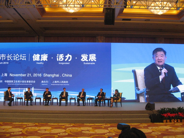 二、全国人大常委会副委员长陈竺出席第九届全球健康大会并在市长论坛上发言。 人民政协网记者  张春莉攝影