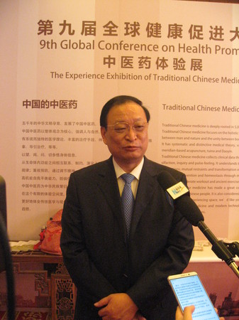 一、国家卫生和计划生育委员会副主任、国家中医药管理局局长王国强率先向与会中外专家发出三点倡议，呼吁共同发展传统医药
