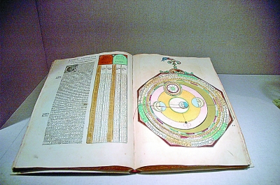 利玛窦时期的西方科技书籍 光明图片 视觉中国 利玛窦时期的西方科技书籍 光明图片 视觉中国