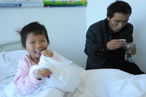 “蜘蛛人”父亲捐出5万善款 征集10名血管瘤患者