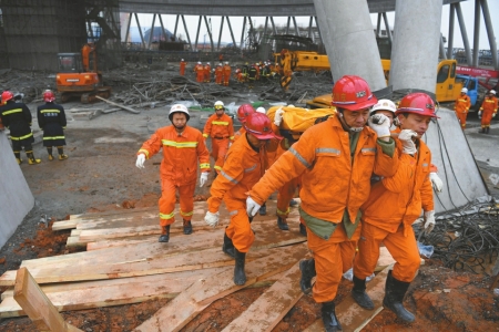 江西电厂倒塌74人遇难4 江西电厂倒塌74人遇难4