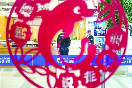 男子办赴加旅游签证被拒 大闹携程要11万元损失