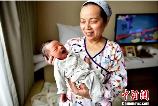 成都在职最长“助产士”张国英：40年接生上万宝宝