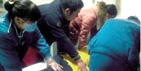 女子自杀前捂死母亲 女子自杀前捂死母亲