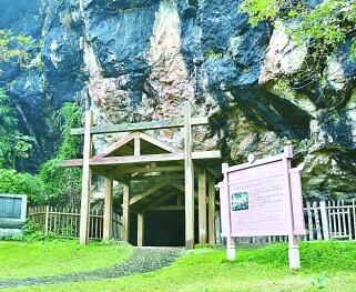 万年仙人洞遗址 本报记者 胡晓军摄 光明图片 万年仙人洞遗址 本报记者 胡晓军摄 光明图片