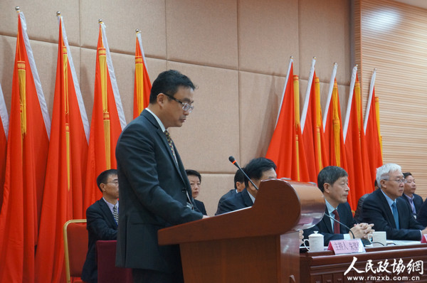 福建省政协常委、副秘书长、民盟福建省委副主委刘泓致贺词。4_副本