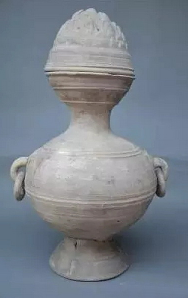 西汉陶壶-图片版权归原作者所有 西汉陶壶