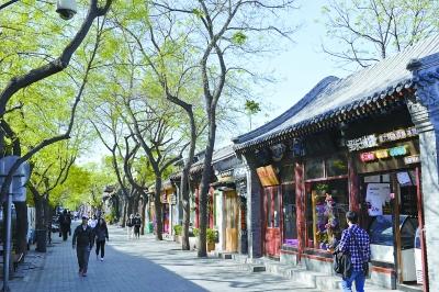 让胡同回归静谧，南锣鼓巷的商业业态调整工作正在进行。张传东摄