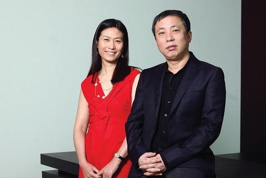 获得“年度最佳私人展览”的收藏家王薇与刘益谦 (Courtesy Photo：龙美术馆)