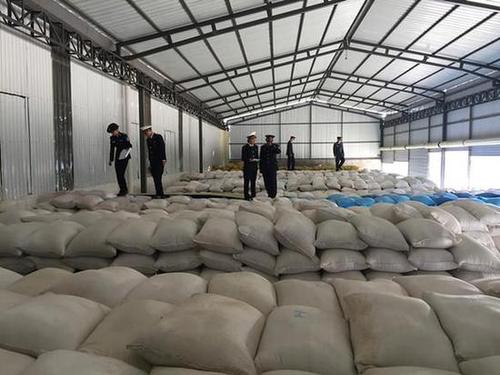 揭秘大米走私链条:进行抛光搀兑后 销往多地市场