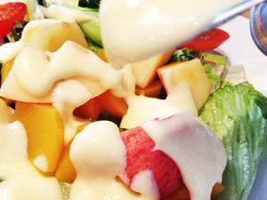 沙拉酱导致发胖？看看里面有什么 几乎全是油！