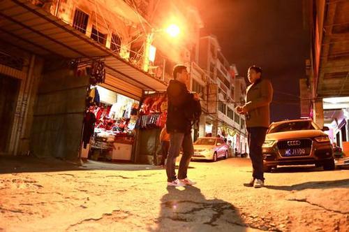 男婴在母亲怀里被抢走 警方7小时抓获嫌犯