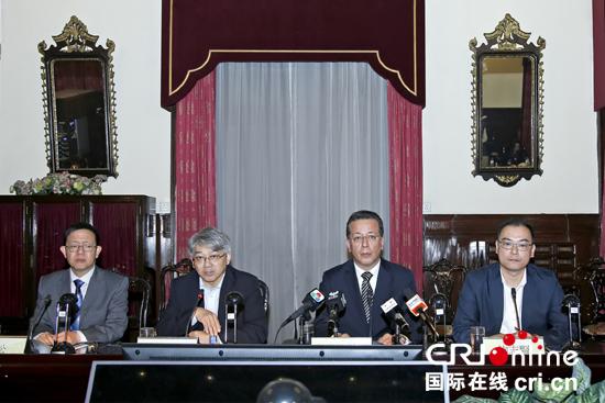 澳门民政总署和卫生局举行记者会，公布在一批留置检验活家禽样本中验出H7亚型禽流感病毒，并启动紧急应变机制，采取一系列防控措施。