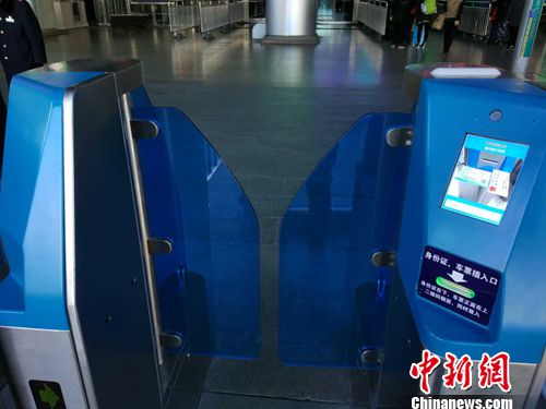 “刷脸”进站闸机。<a target='_blank' href='http://www.chinanews.com/' >中新网</a>记者 李金磊 摄