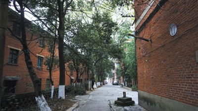 12月12日，418医院家属楼，显得冷清。