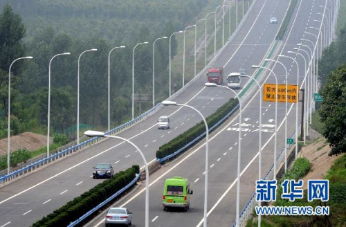 郑少高速投资千万路灯13年未亮过百姓抱怨浪费钱