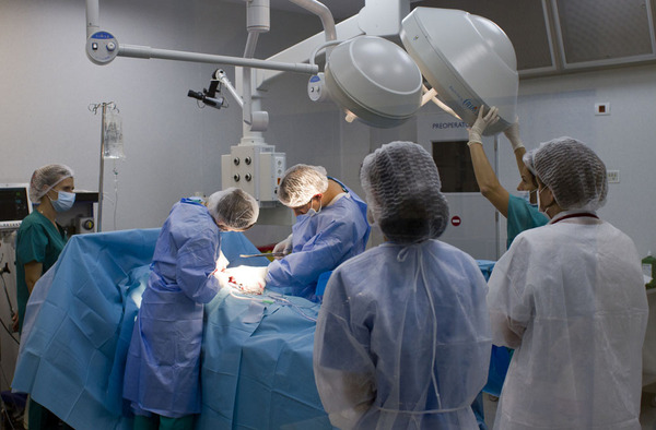 剖腹产月余体内现纱布3