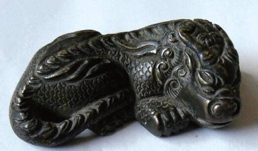 铜瑞兽镇纸(作者自藏)