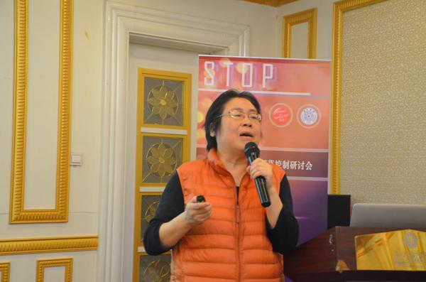 中国疾病预防控制中心控烟办副主任、中国控烟协会副会长姜垣演讲