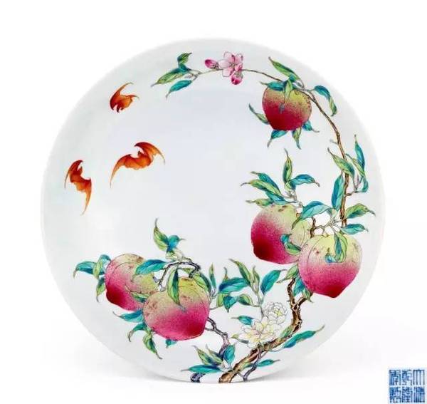 清粉彩五蝠八桃纹过枝盘