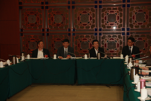 1 中共、部分特邀人士小组讨论会场