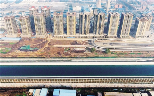 南水北调中线总干渠从焦作城区穿城而过 南水北调中线总干渠从焦作城区穿城而过