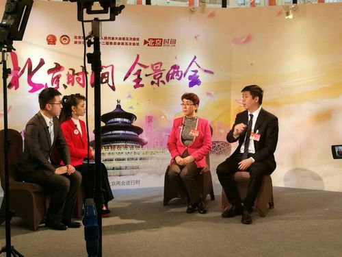 程凯委员(右一)接受媒体采访 程凯委员(右一)接受媒体采访