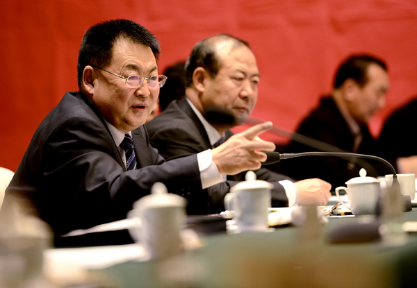 任亚平主席在小组会上 任亚平主席在小组会上