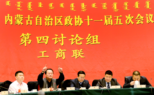 真正的能让那些贫困的农牧民得到扶持，避免‘撒胡椒面’，钱也花了，但是事没做成。”自治区区政协委员郗树森说。