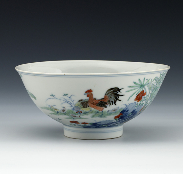 清雍正景德镇窑斗彩芭蕉群鸡纹碗 清雍正景德镇窑斗彩芭蕉群鸡纹碗