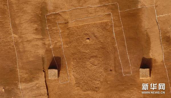 这是陕西周原遗址凤雏建筑群中2016年度新发现的大型建筑遗迹南端的人为踩踏面（资料照片）。