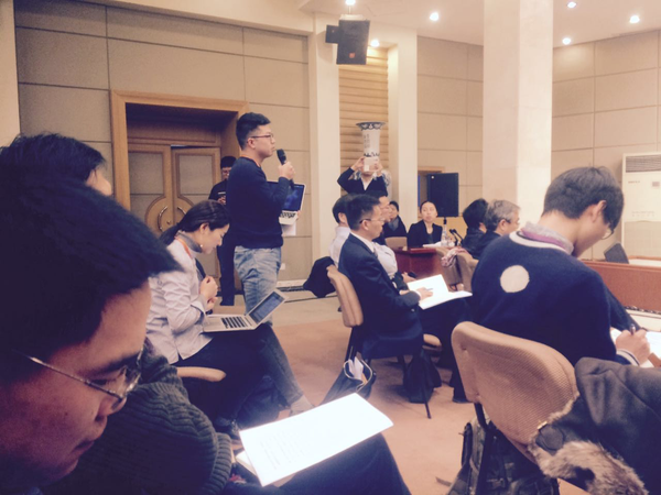 二、记者提问。  人民政协网记者  张春莉  摄