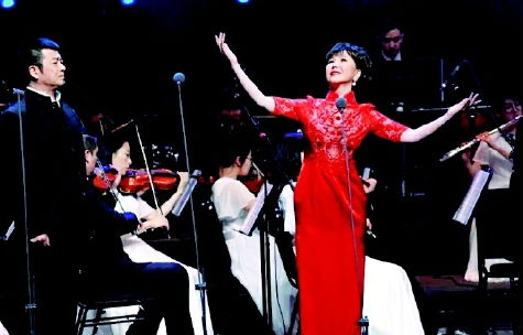 2017沪剧交响音乐会上的茅善玉 2017沪剧交响音乐会上的茅善玉