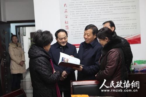 襄阳政协组织看望民主党派机关市委及工商联干部