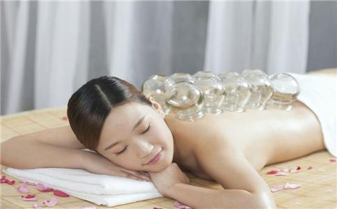 春季湿邪重 中医推荐拔火罐祛湿气 祛湿气吃什么好 湿气重的表现有哪些 拔罐能祛湿气吗