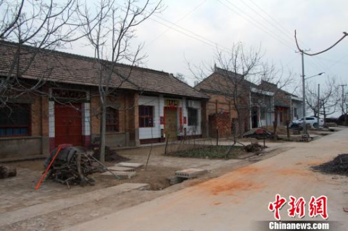 图为滞印54年中国老兵家乡咸阳薛宅南村?！∶凤钽?摄