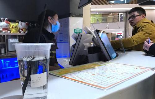 商家两元一杯卖白开水 网友:可能买了假饮料