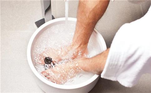 茶叶泡脚能养生 具有五种作用 茶叶泡脚有什么作用 茶叶泡脚的好处 什么时候泡脚好