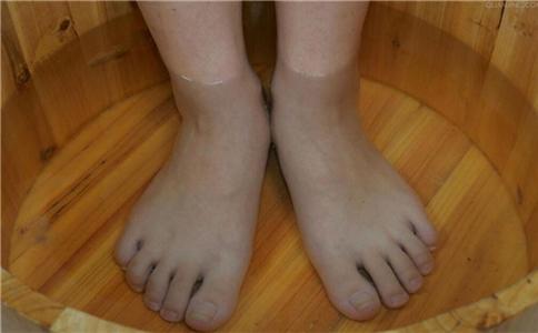 茶叶泡脚能养生 具有五种作用 茶叶泡脚有什么作用 茶叶泡脚的好处 什么时候泡脚好