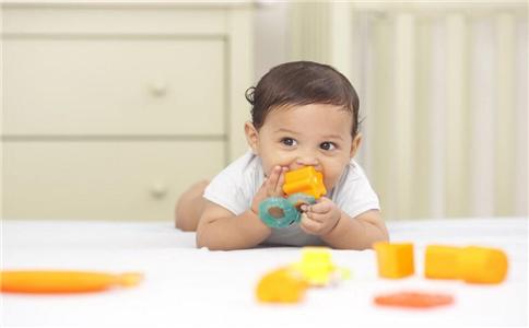 小孩眼屎多或是肺热 中医如何清除小儿肺热 小儿肺热有哪些表现 小儿肺热怎么办 中医如何清除小儿肺热