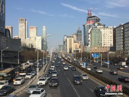 蓝天下的北京。<a target='_blank' href='http://www.chinanews.com/'>中新社</a>记者 崔楠 摄