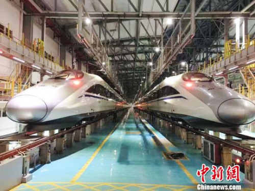 高铁动车成为贵州人“大交通时代”出行的重要方式?！⊙钤?摄