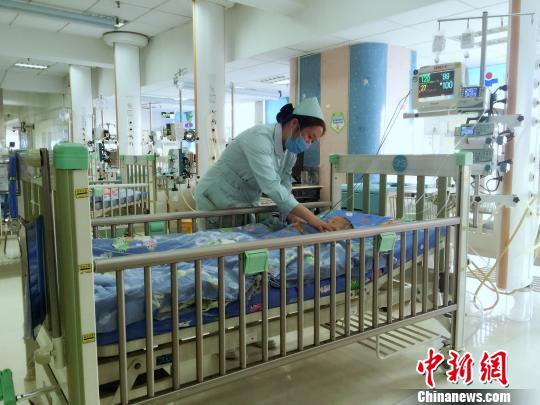 冬季警惕小儿捂热综合征一岁内婴儿可能“捂”丢性命