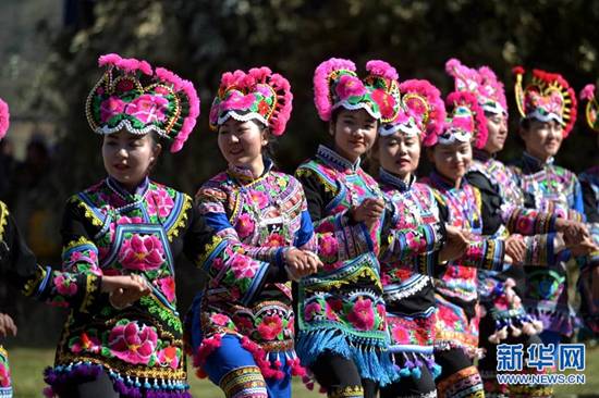 【网络媒体走转改】彝绣守护人李如秀:让“指尖花朵”永绽放