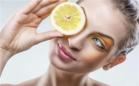 如何防治雀斑 四个小秘籍轻松防治 如何防治雀斑 怎么预防雀斑 长雀斑怎么办