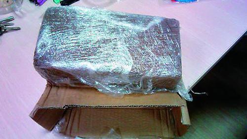 网购给差评收到板砖 律师:受到威胁可报警