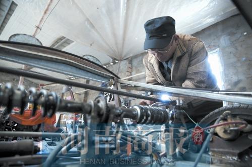 厉害了!郑州一大爷为孙子亲手打造3辆“兰博基尼”