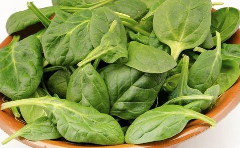 菠菜的好处 每天吃一把清肠毒强心脏 常吃菠菜有什么好处 菠菜有什么功效 菠菜的功效有哪些